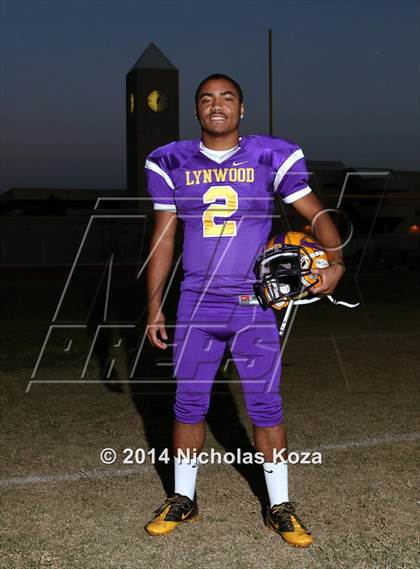 Thumbnail 2 in Lynwood Varsity Football Team and Individual photogallery.