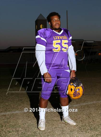 Thumbnail 2 in Lynwood Varsity Football Team and Individual photogallery.