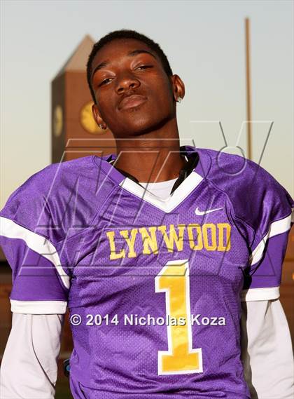 Thumbnail 1 in Lynwood Varsity Football Team and Individual photogallery.