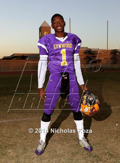 Thumbnail 3 in Lynwood Varsity Football Team and Individual photogallery.