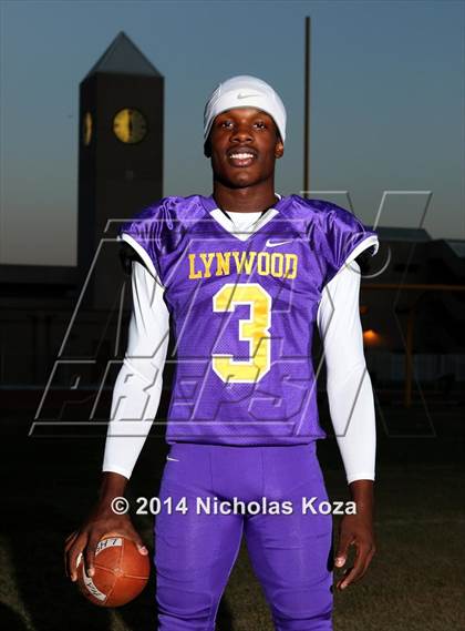 Thumbnail 2 in Lynwood Varsity Football Team and Individual photogallery.