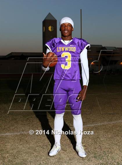 Thumbnail 3 in Lynwood Varsity Football Team and Individual photogallery.