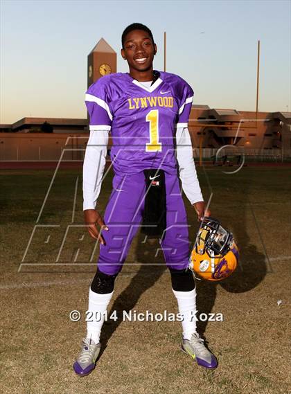 Thumbnail 1 in Lynwood Varsity Football Team and Individual photogallery.