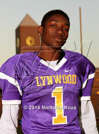 Thumbnail 3 in Lynwood Varsity Football Team and Individual photogallery.