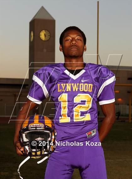 Thumbnail 2 in Lynwood Varsity Football Team and Individual photogallery.