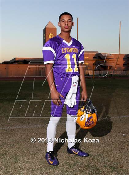 Thumbnail 3 in Lynwood Varsity Football Team and Individual photogallery.