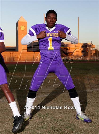 Thumbnail 2 in Lynwood Varsity Football Team and Individual photogallery.