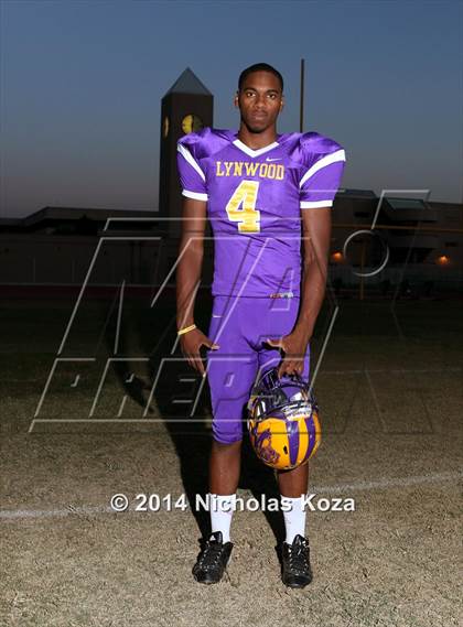 Thumbnail 1 in Lynwood Varsity Football Team and Individual photogallery.