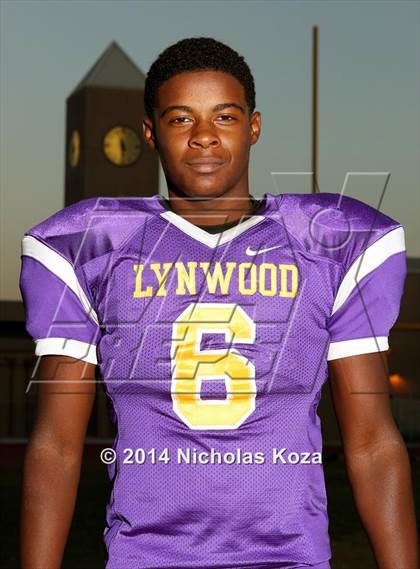 Thumbnail 1 in Lynwood Varsity Football Team and Individual photogallery.
