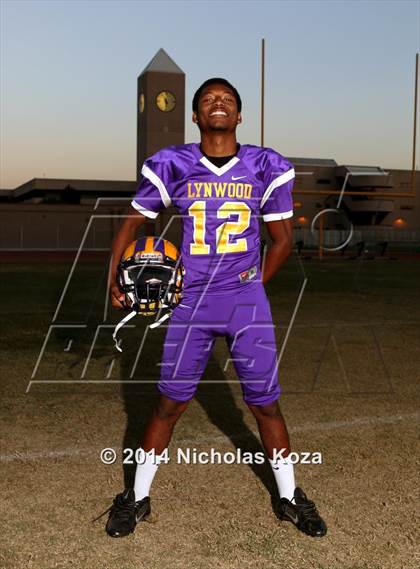 Thumbnail 2 in Lynwood Varsity Football Team and Individual photogallery.