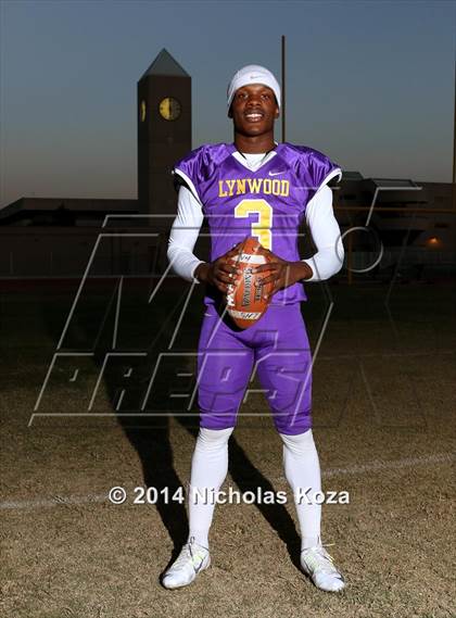 Thumbnail 1 in Lynwood Varsity Football Team and Individual photogallery.