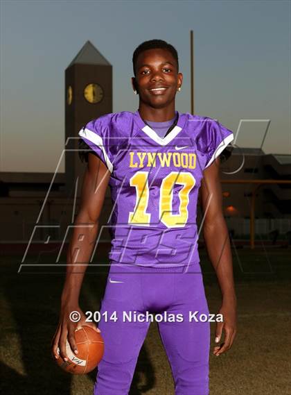 Thumbnail 3 in Lynwood Varsity Football Team and Individual photogallery.