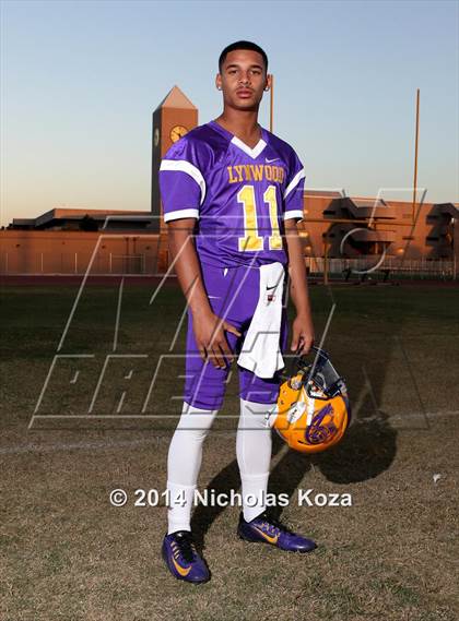 Thumbnail 2 in Lynwood Varsity Football Team and Individual photogallery.