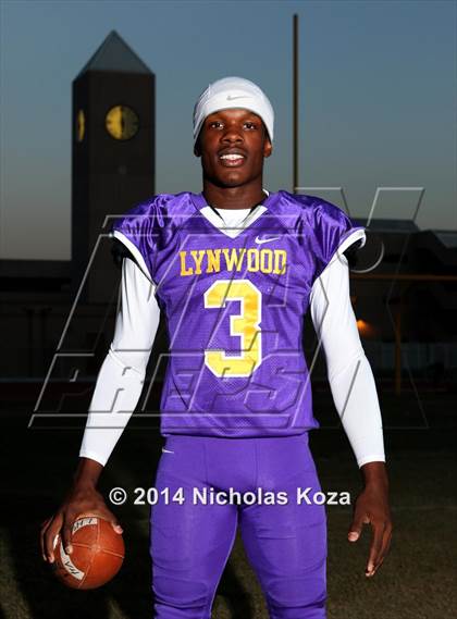 Thumbnail 1 in Lynwood Varsity Football Team and Individual photogallery.