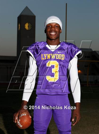 Thumbnail 3 in Lynwood Varsity Football Team and Individual photogallery.