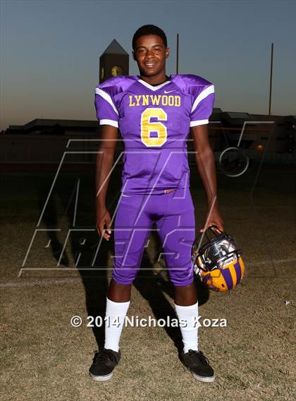 Thumbnail 2 in Lynwood Varsity Football Team and Individual photogallery.