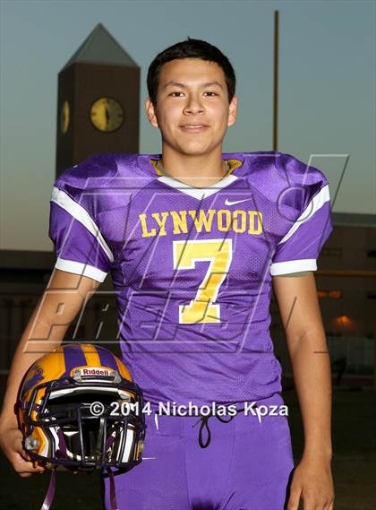 Thumbnail 2 in Lynwood Varsity Football Team and Individual photogallery.