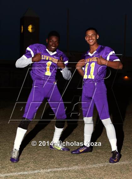 Thumbnail 2 in Lynwood Varsity Football Team and Individual photogallery.