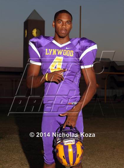 Thumbnail 3 in Lynwood Varsity Football Team and Individual photogallery.