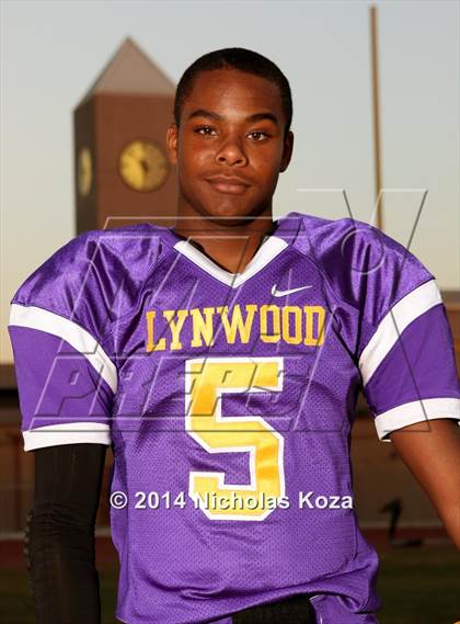 Thumbnail 3 in Lynwood Varsity Football Team and Individual photogallery.