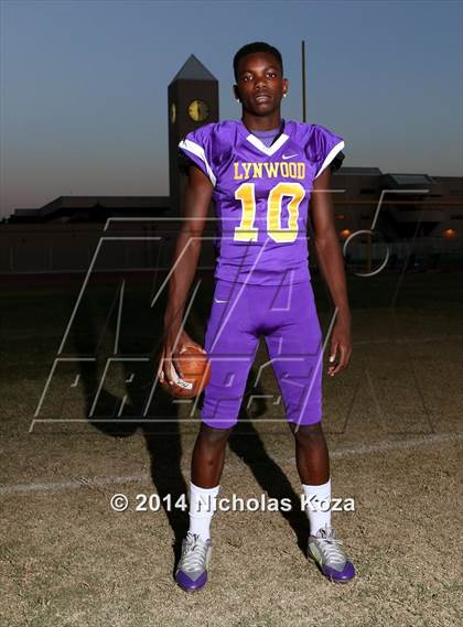 Thumbnail 2 in Lynwood Varsity Football Team and Individual photogallery.