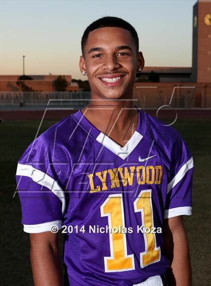 Thumbnail 2 in Lynwood Varsity Football Team and Individual photogallery.