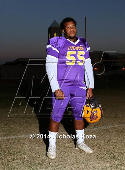 Thumbnail 2 in Lynwood Varsity Football Team and Individual photogallery.