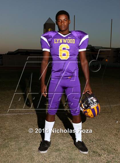 Thumbnail 1 in Lynwood Varsity Football Team and Individual photogallery.