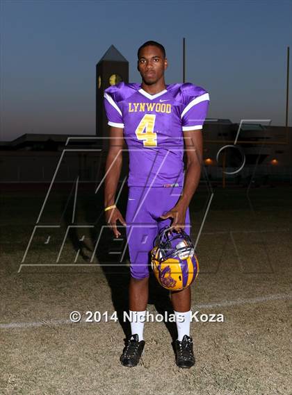 Thumbnail 3 in Lynwood Varsity Football Team and Individual photogallery.