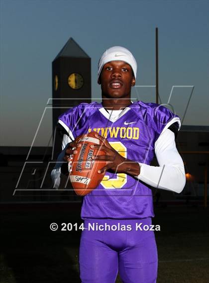 Thumbnail 2 in Lynwood Varsity Football Team and Individual photogallery.