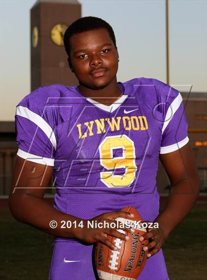 Thumbnail 1 in Lynwood Varsity Football Team and Individual photogallery.