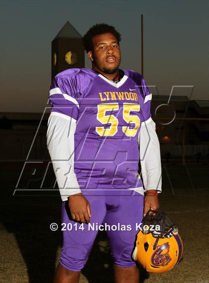 Thumbnail 2 in Lynwood Varsity Football Team and Individual photogallery.