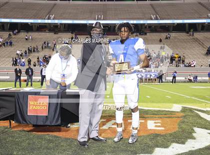 Thumbnail 2 in St. Pauls vs. Salisbury (NCHSAA 2AA Football Championship) photogallery.