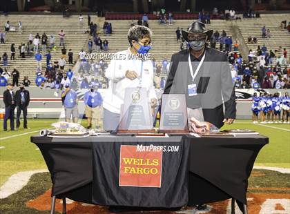 Thumbnail 2 in St. Pauls vs. Salisbury (NCHSAA 2AA Football Championship) photogallery.