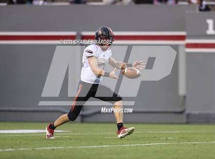 Thumbnail 3 in St. Pauls vs. Salisbury (NCHSAA 2AA Football Championship) photogallery.