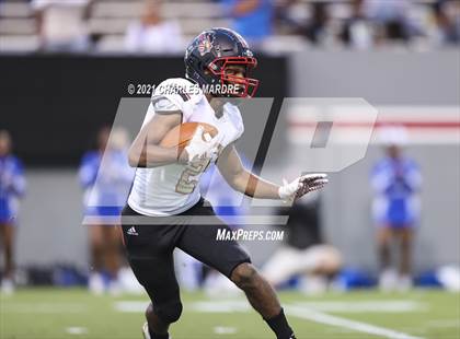 Thumbnail 1 in St. Pauls vs. Salisbury (NCHSAA 2AA Football Championship) photogallery.