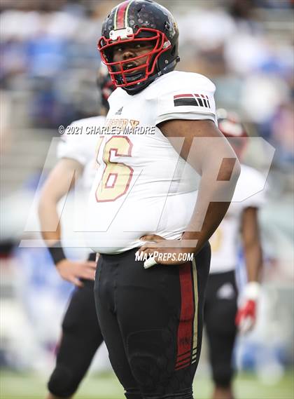 Thumbnail 1 in St. Pauls vs. Salisbury (NCHSAA 2AA Football Championship) photogallery.