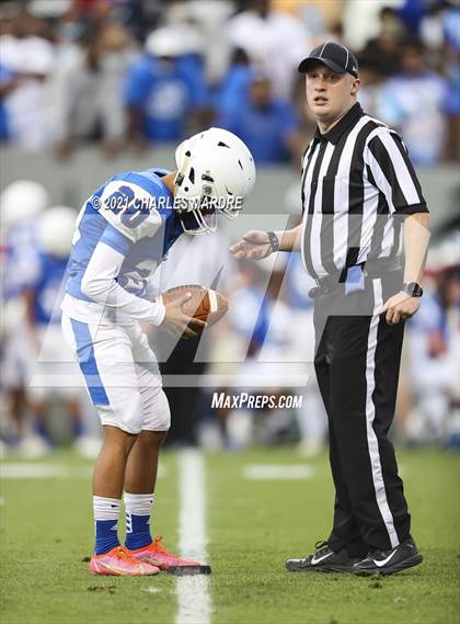 Thumbnail 1 in St. Pauls vs. Salisbury (NCHSAA 2AA Football Championship) photogallery.
