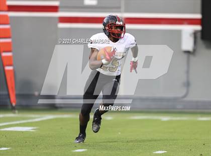 Thumbnail 2 in St. Pauls vs. Salisbury (NCHSAA 2AA Football Championship) photogallery.