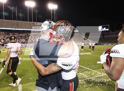 Thumbnail 1 in St. Pauls vs. Salisbury (NCHSAA 2AA Football Championship) photogallery.