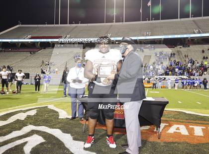 Thumbnail 3 in St. Pauls vs. Salisbury (NCHSAA 2AA Football Championship) photogallery.