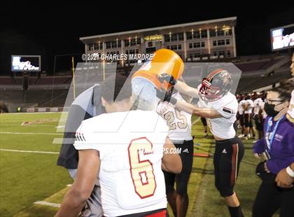 Thumbnail 1 in St. Pauls vs. Salisbury (NCHSAA 2AA Football Championship) photogallery.