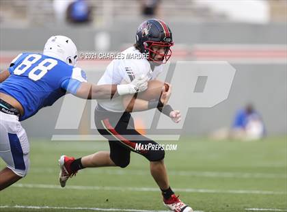 Thumbnail 2 in St. Pauls vs. Salisbury (NCHSAA 2AA Football Championship) photogallery.