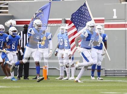 Thumbnail 2 in St. Pauls vs. Salisbury (NCHSAA 2AA Football Championship) photogallery.