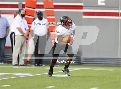 Thumbnail 1 in St. Pauls vs. Salisbury (NCHSAA 2AA Football Championship) photogallery.