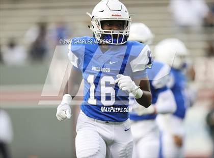 Thumbnail 1 in St. Pauls vs. Salisbury (NCHSAA 2AA Football Championship) photogallery.