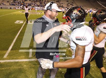 Thumbnail 2 in St. Pauls vs. Salisbury (NCHSAA 2AA Football Championship) photogallery.