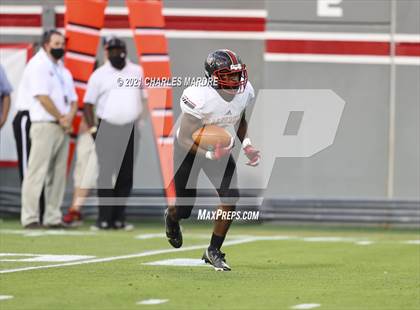 Thumbnail 2 in St. Pauls vs. Salisbury (NCHSAA 2AA Football Championship) photogallery.