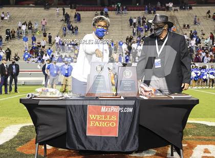 Thumbnail 3 in St. Pauls vs. Salisbury (NCHSAA 2AA Football Championship) photogallery.