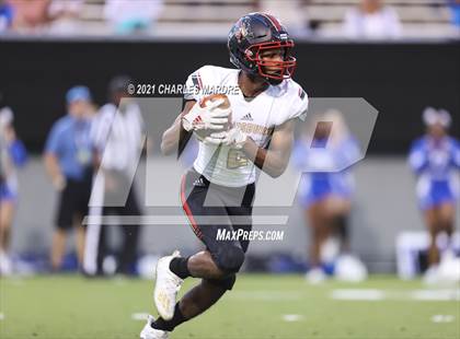 Thumbnail 1 in St. Pauls vs. Salisbury (NCHSAA 2AA Football Championship) photogallery.